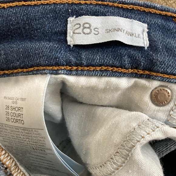Banana Republic Low Rise Distressed Skinny Ankle Jean 28 Short - Picture 4 of 5